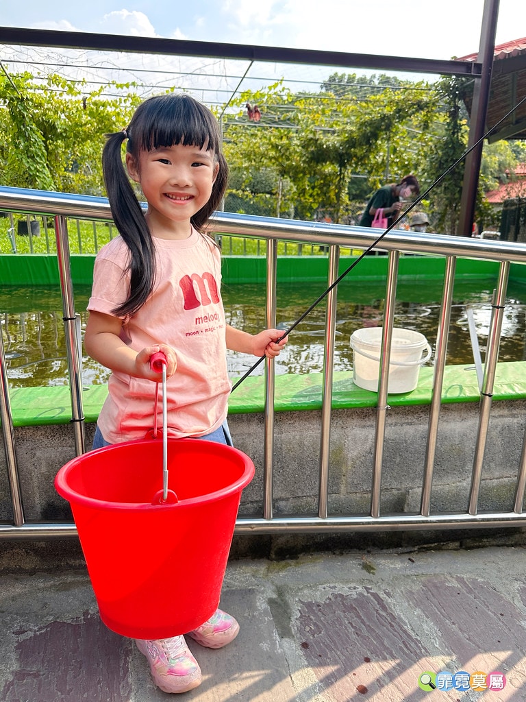 ★嘉義親子景點★ 獨角仙農場,可以釣螯蝦、玩滑草、搭小火車、 S__123346977_0