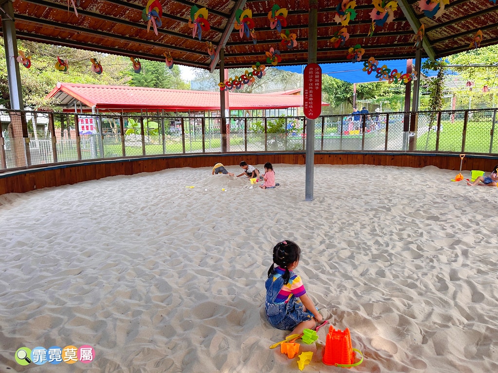 ★嘉義親子景點★ 獨角仙農場,可以釣螯蝦、玩滑草、搭小火車、 S__123346997_0