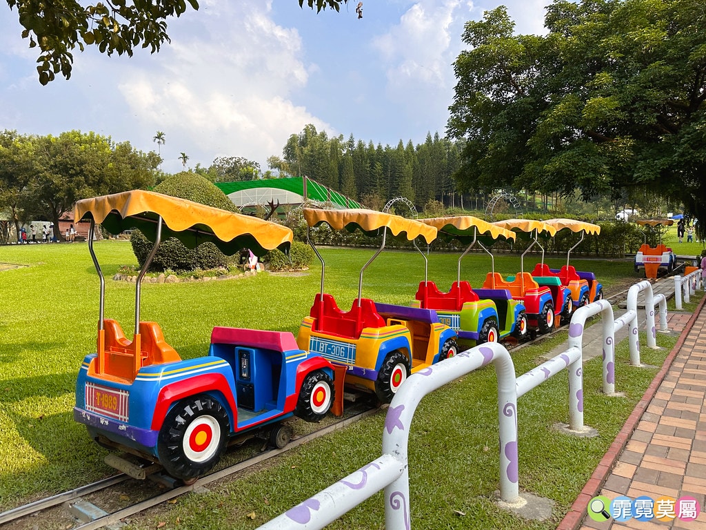 ★嘉義親子景點★ 獨角仙農場,可以釣螯蝦、玩滑草、搭小火車、 S__123346964_0