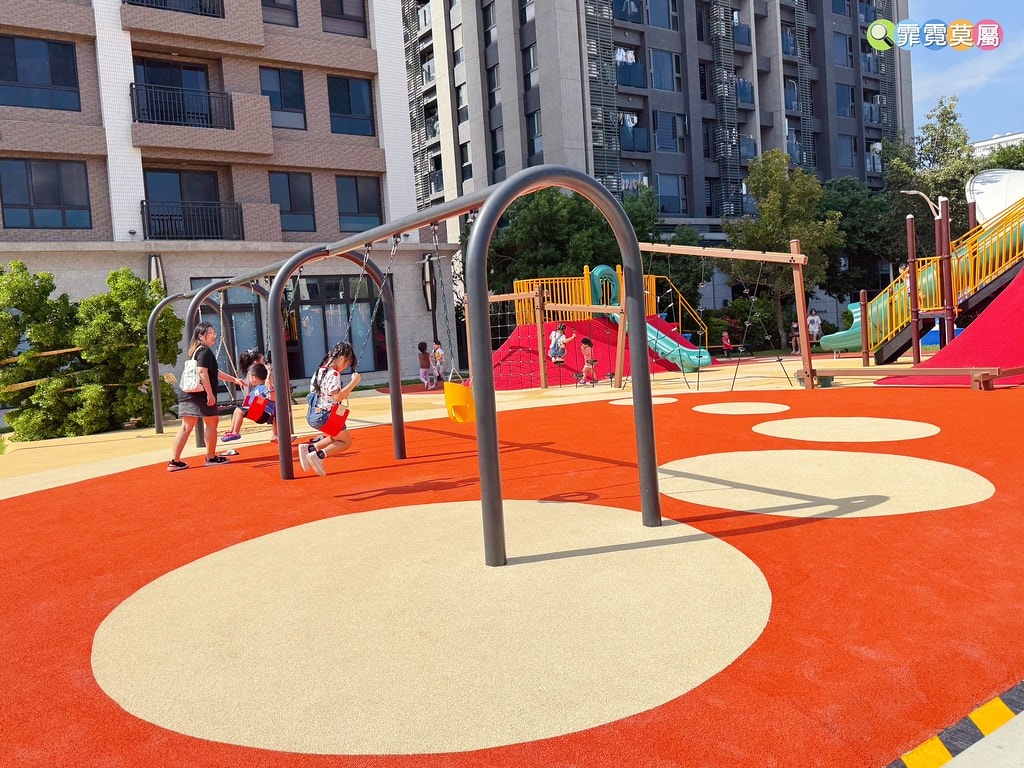 ★桃園最新公園★ 經國兒童公園,筊杯造型之土地公爺爺的遊戲場 S__123617307_0