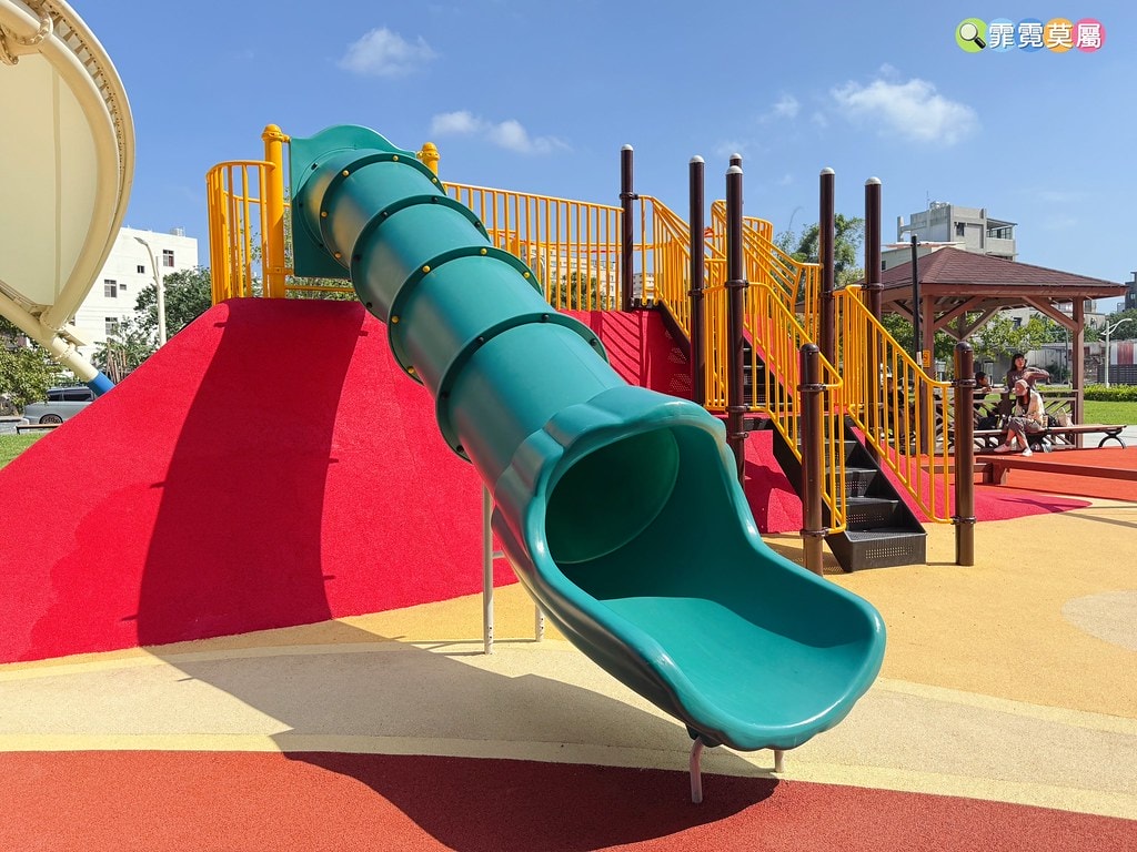 ★桃園最新公園★ 經國兒童公園,筊杯造型之土地公爺爺的遊戲場 S__123617300_0