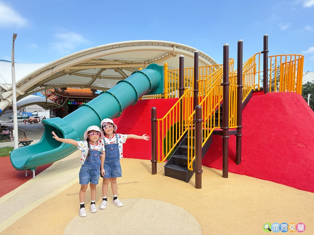 ★桃園最新公園★ 經國兒童公園,筊杯造型之土地公爺爺的遊戲場 S__123617292_0