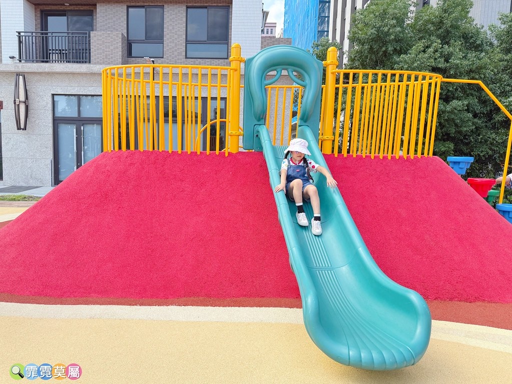 ★桃園最新公園★ 經國兒童公園,筊杯造型之土地公爺爺的遊戲場 S__123617305_0