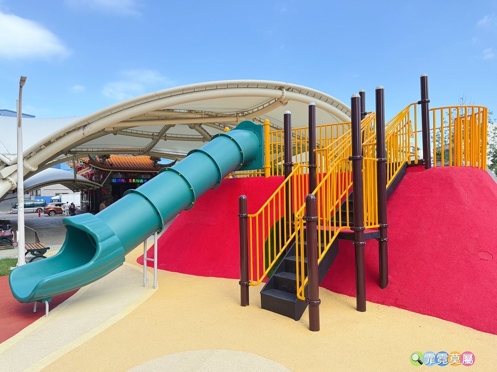 ★桃園最新公園★ 經國兒童公園,筊杯造型之土地公爺爺的遊戲場 S__123617293_0