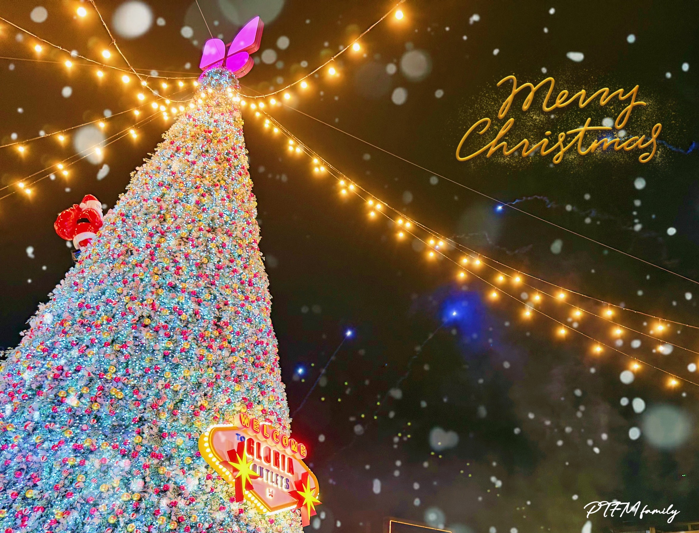 ★桃園最新景點★ 2025華泰名品城10週年聖誕村活動, 活動時間2025/11/21-2026/01/01,有20米高的飄雪穿越聖誕樹,美式復古飯店和聖誕舞台造景,還有特色聖誕市集可以逛 - 第14張圖