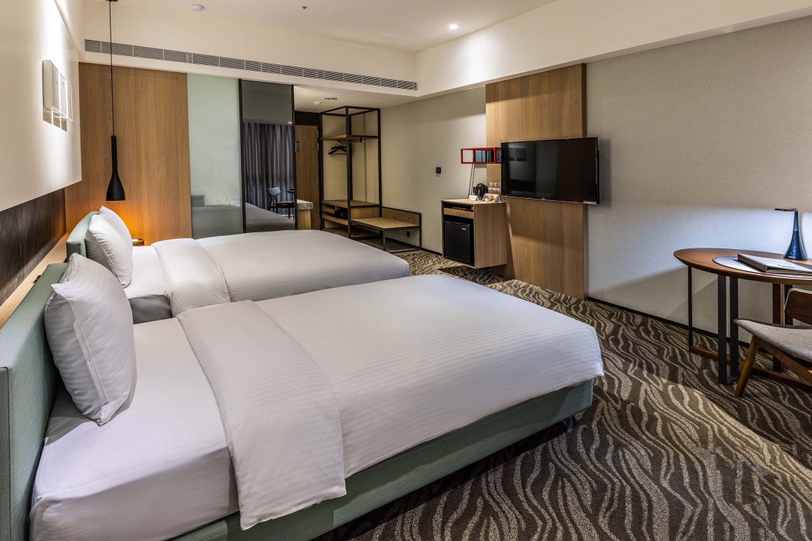 ★嘉義親子住宿推薦★ 新悦花園酒店，暢玩旋轉木馬和遊戲室，雙人房一泊一食$3599起，6歲以下免費入住，鄰近市區方便又好玩的嘉義住宿  (開團中)