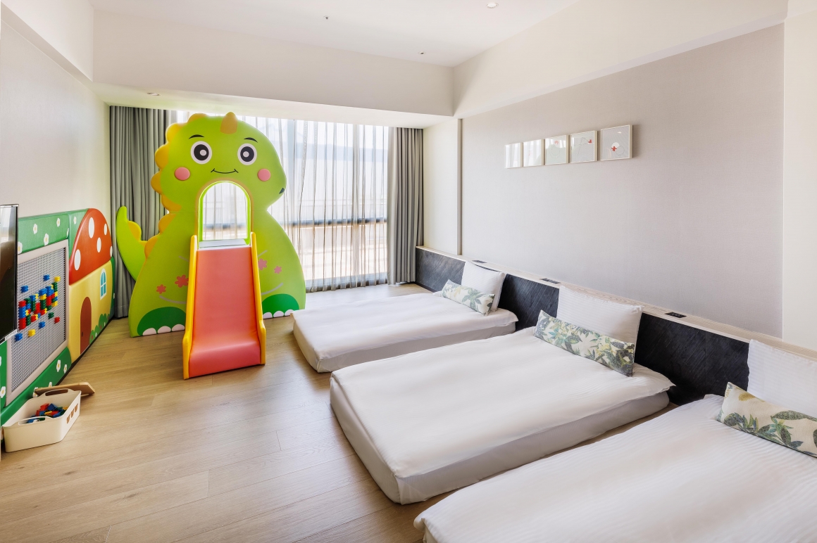 ★嘉義親子住宿推薦★ 新悦花園酒店，暢玩旋轉木馬和遊戲室，雙人房一泊一食$3599起，6歲以下免費入住，鄰近市區方便又好玩的嘉義住宿  (開團中)