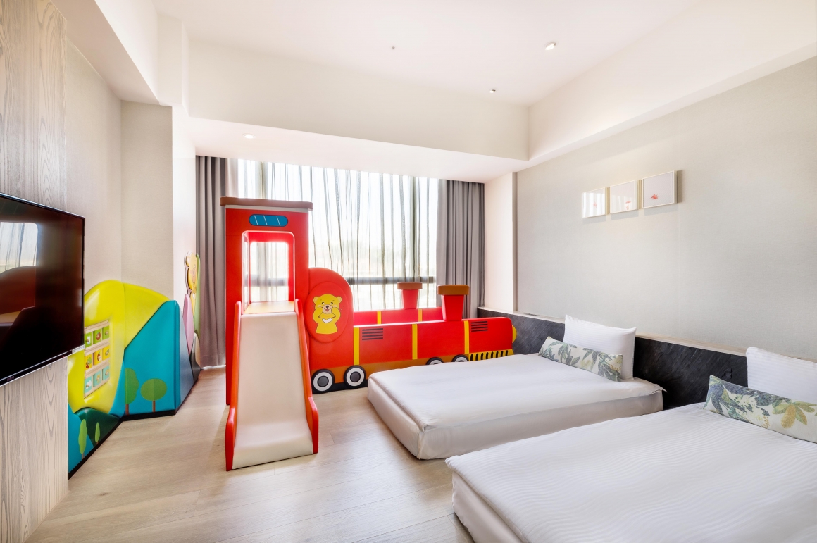 ★嘉義親子住宿推薦★ 新悦花園酒店，暢玩旋轉木馬和遊戲室，雙人房一泊一食$3599起，6歲以下免費入住，鄰近市區方便又好玩的嘉義住宿  (開團中)