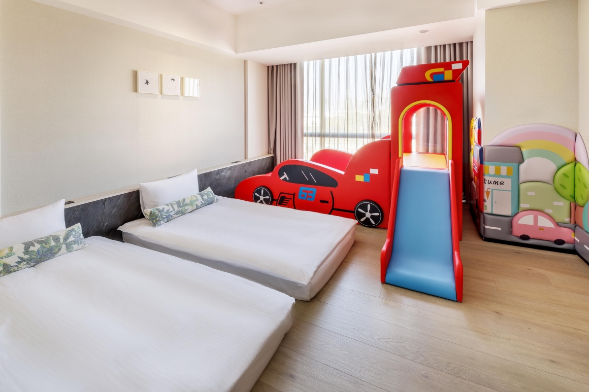 ★嘉義親子住宿推薦★ 新悦花園酒店，暢玩旋轉木馬和遊戲室，雙人房一泊一食$3599起，6歲以下免費入住，鄰近市區方便又好玩的嘉義住宿  (開團中)