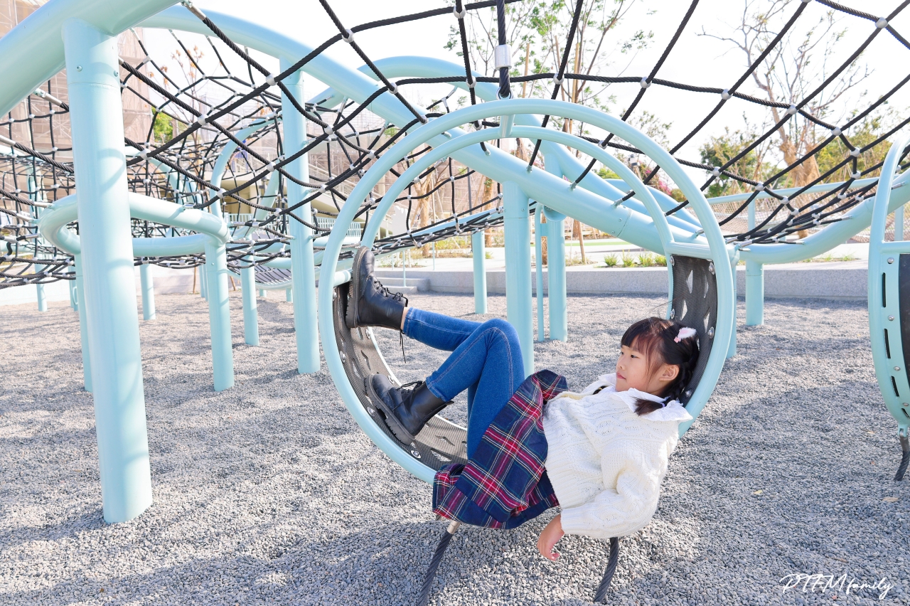★彰化最新公園★ 八卦山天空遊戲場，彷彿漫步在雲端的特色天空藍遊戲場，鄰近八卦山大佛風景區可以一起順遊安排