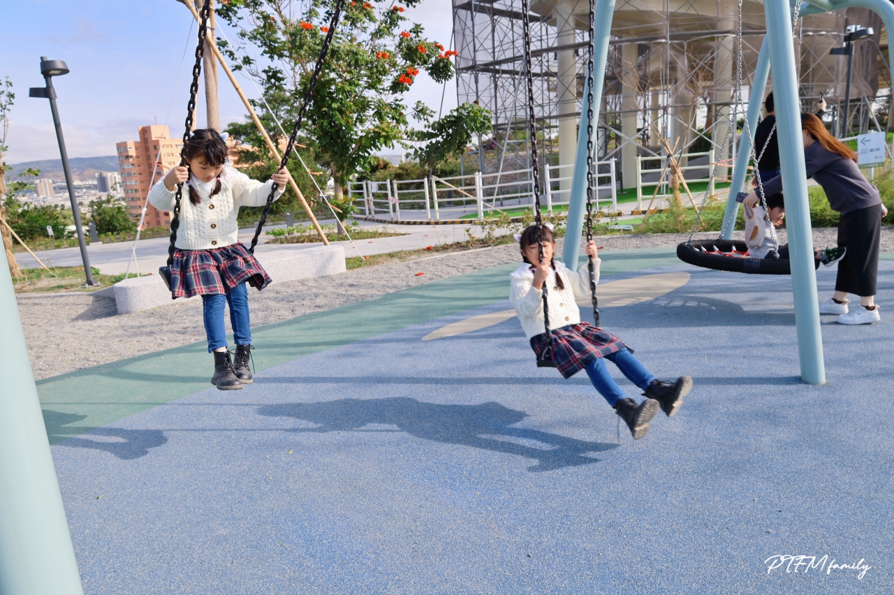 ★彰化最新公園★ 八卦山天空遊戲場，彷彿漫步在雲端的特色天空藍遊戲場，鄰近八卦山大佛風景區可以一起順遊安排