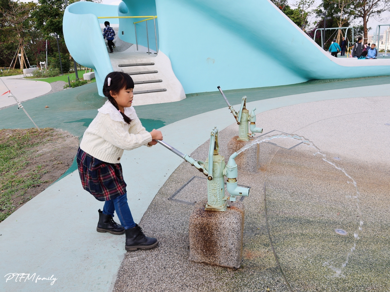 ★彰化最新公園★ 八卦山天空遊戲場，彷彿漫步在雲端的特色天空藍遊戲場，鄰近八卦山大佛風景區可以一起順遊安排