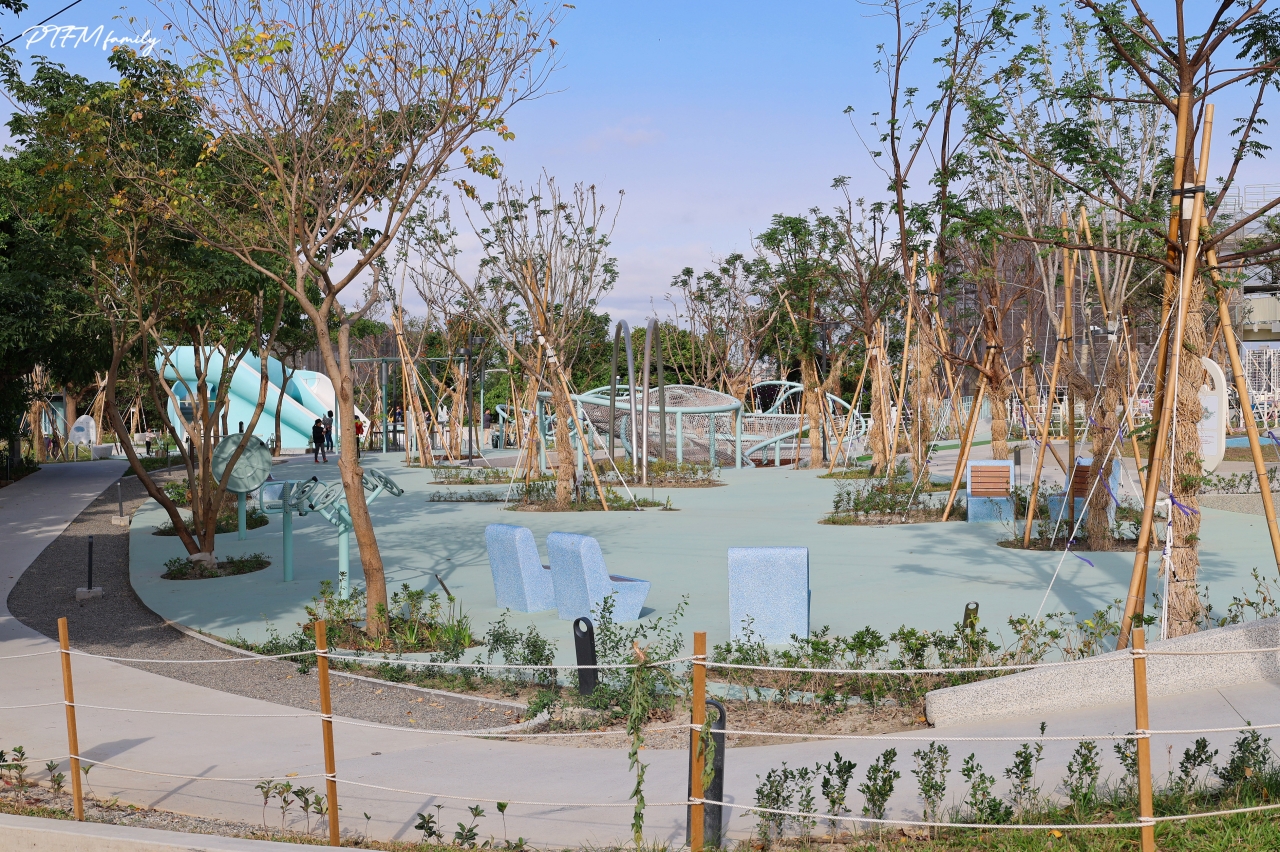★彰化最新公園★ 八卦山天空遊戲場，彷彿漫步在雲端的特色天空藍遊戲場，鄰近八卦山大佛風景區可以一起順遊安排
