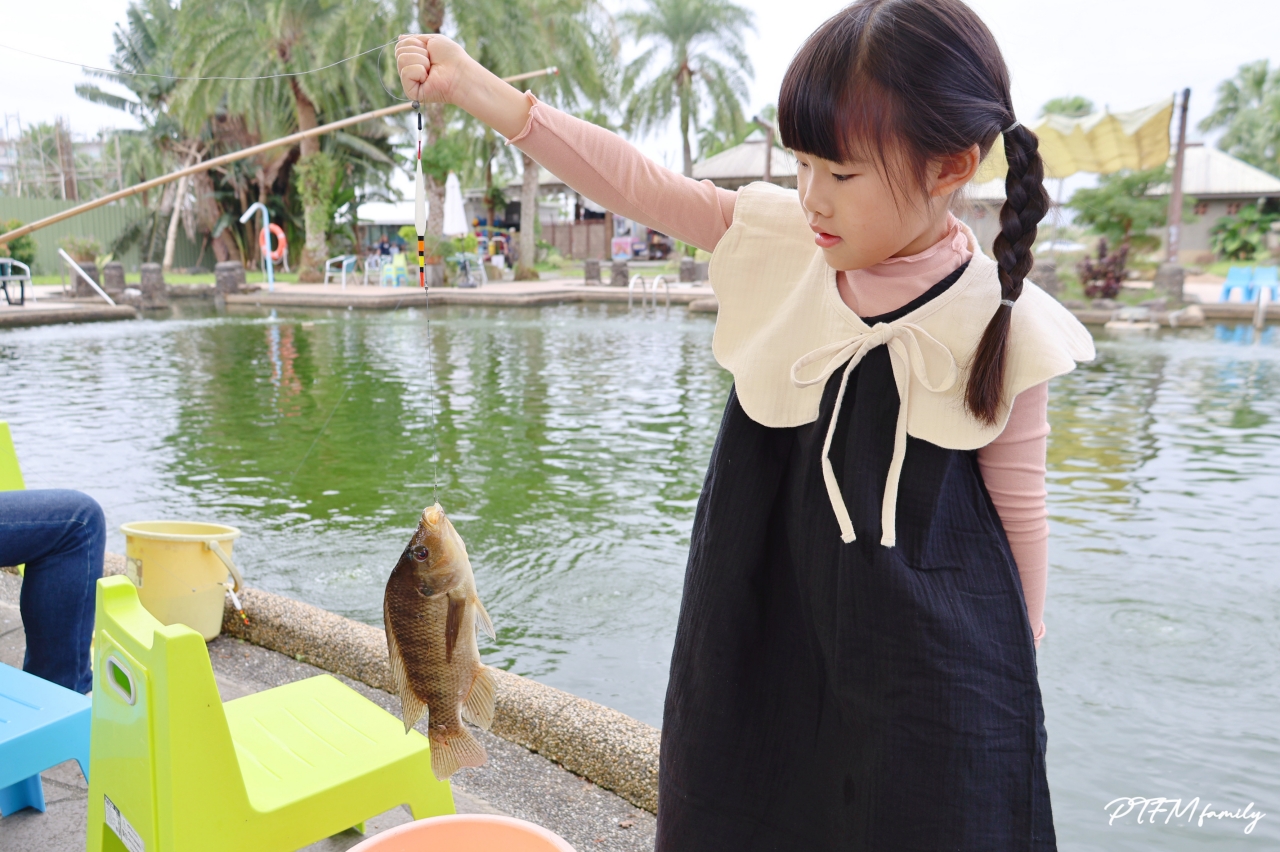 ★宜蘭親子景點★ 大塭觀光休閒養殖區/輕親魚朶，穿上青蛙裝撈蝦、釣魚還能體驗搭穿認識魚塭生態導覽和手作DIY魚丸活動，免門票入園參觀好玩又有趣的宜蘭一日遊景點推薦