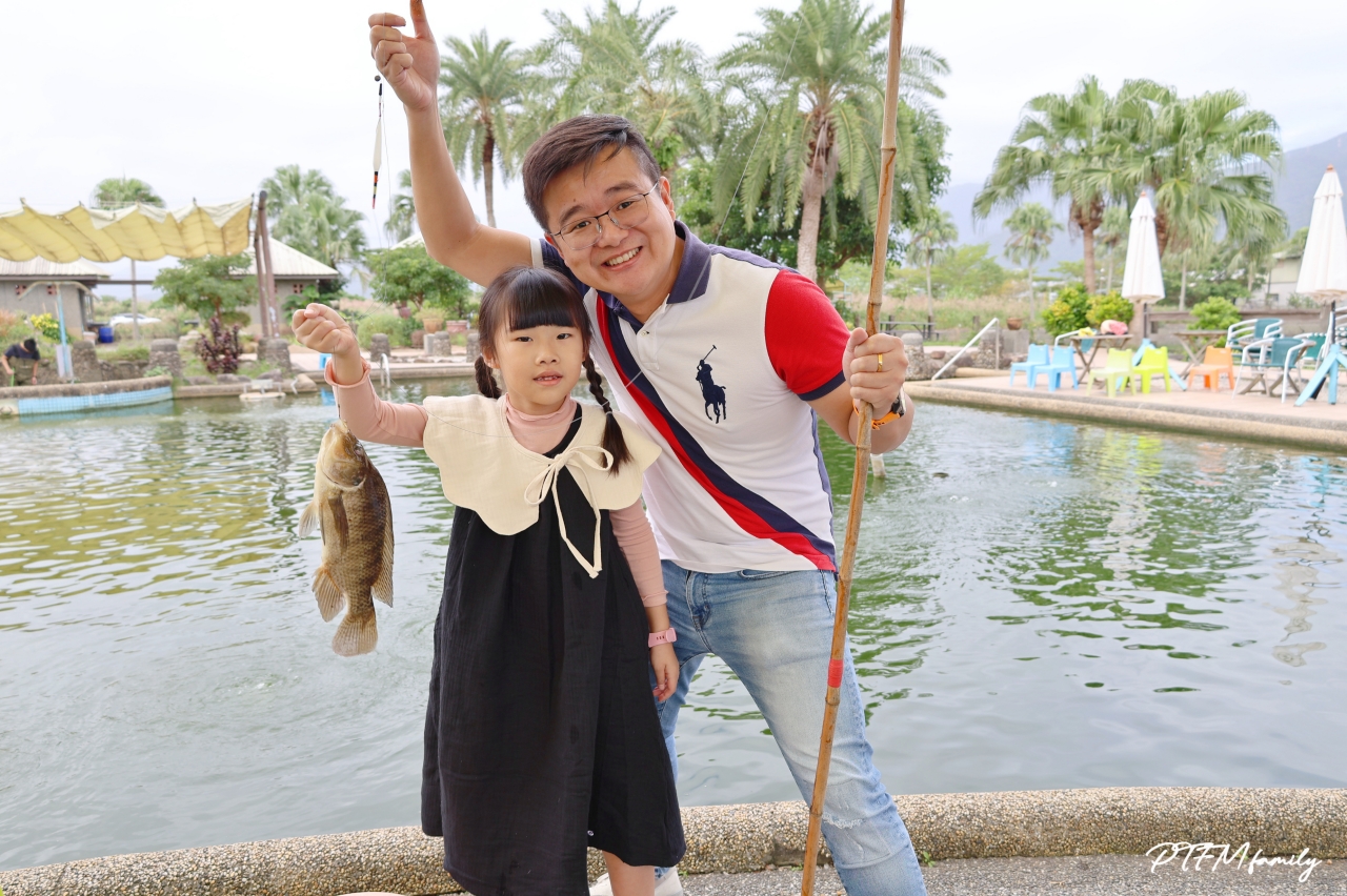 ★宜蘭親子景點★ 大塭觀光休閒養殖區/輕親魚朶，穿上青蛙裝撈蝦、釣魚還能體驗搭穿認識魚塭生態導覽和手作DIY魚丸活動，免門票入園參觀好玩又有趣的宜蘭一日遊景點推薦
