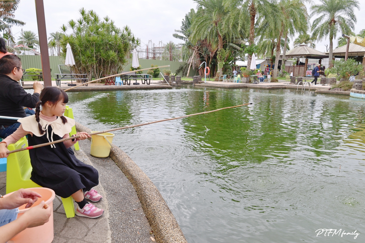 ★宜蘭親子景點★ 大塭觀光休閒養殖區/輕親魚朶，穿上青蛙裝撈蝦、釣魚還能體驗搭穿認識魚塭生態導覽和手作DIY魚丸活動，免門票入園參觀好玩又有趣的宜蘭一日遊景點推薦