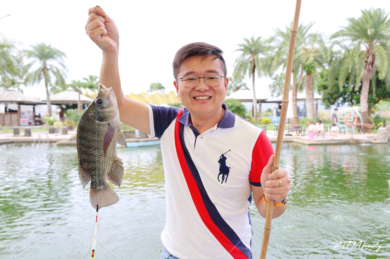 ★宜蘭親子景點★ 大塭觀光休閒養殖區/輕親魚朶，穿上青蛙裝撈蝦、釣魚還能體驗搭穿認識魚塭生態導覽和手作DIY魚丸活動，免門票入園參觀好玩又有趣的宜蘭一日遊景點推薦