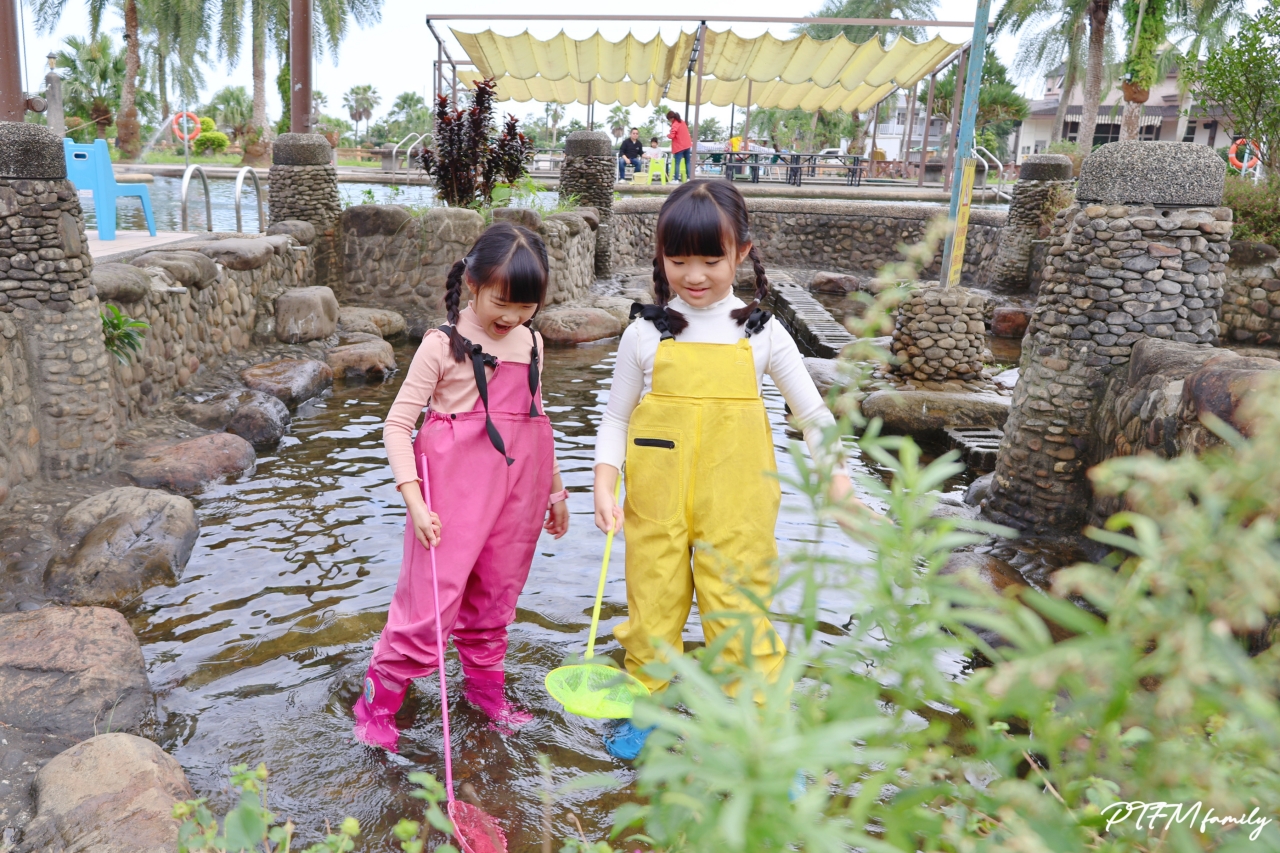 ★宜蘭親子景點★ 大塭觀光休閒養殖區/輕親魚朶，穿上青蛙裝撈蝦、釣魚還能體驗搭穿認識魚塭生態導覽和手作DIY魚丸活動，免門票入園參觀好玩又有趣的宜蘭一日遊景點推薦