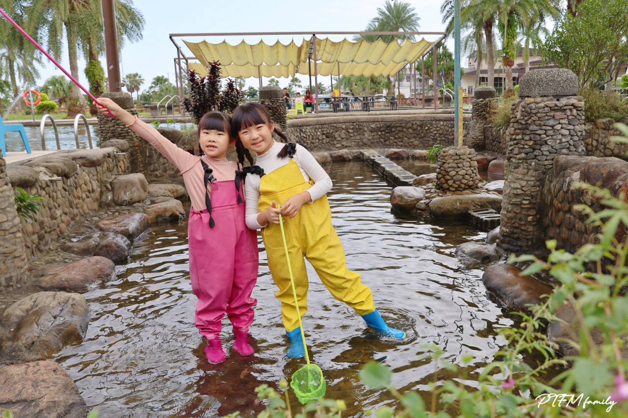 ★宜蘭親子景點★ 大塭觀光休閒養殖區/輕親魚朶，穿上青蛙裝撈蝦、釣魚還能體驗搭穿認識魚塭生態導覽和手作DIY魚丸活動，免門票入園參觀好玩又有趣的宜蘭一日遊景點推薦
