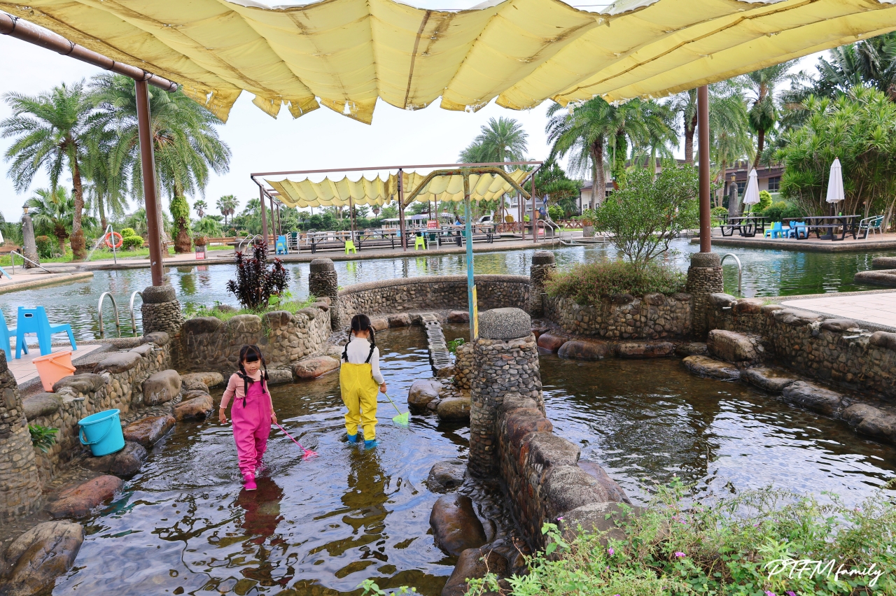 ★宜蘭親子景點★ 大塭觀光休閒養殖區/輕親魚朶，穿上青蛙裝撈蝦、釣魚還能體驗搭穿認識魚塭生態導覽和手作DIY魚丸活動，免門票入園參觀好玩又有趣的宜蘭一日遊景點推薦