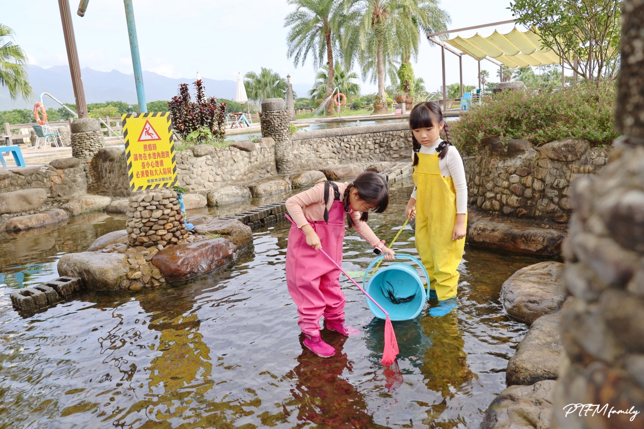 ★宜蘭親子景點★ 大塭觀光休閒養殖區/輕親魚朶，穿上青蛙裝撈蝦、釣魚還能體驗搭穿認識魚塭生態導覽和手作DIY魚丸活動，免門票入園參觀好玩又有趣的宜蘭一日遊景點推薦