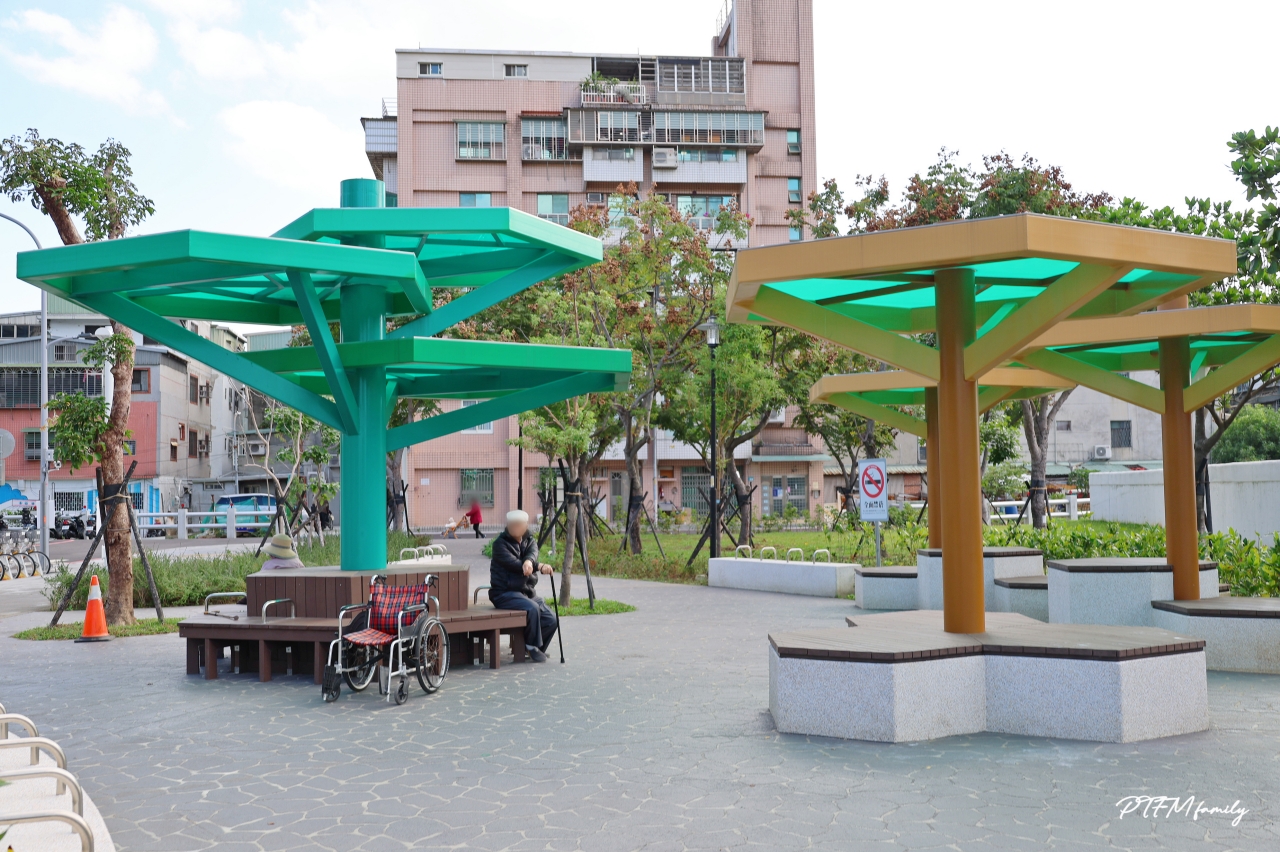 新北最新公園｜新莊快樂公園，蜂巢主題遊戲塔，全齡共享的複合式遊戲場