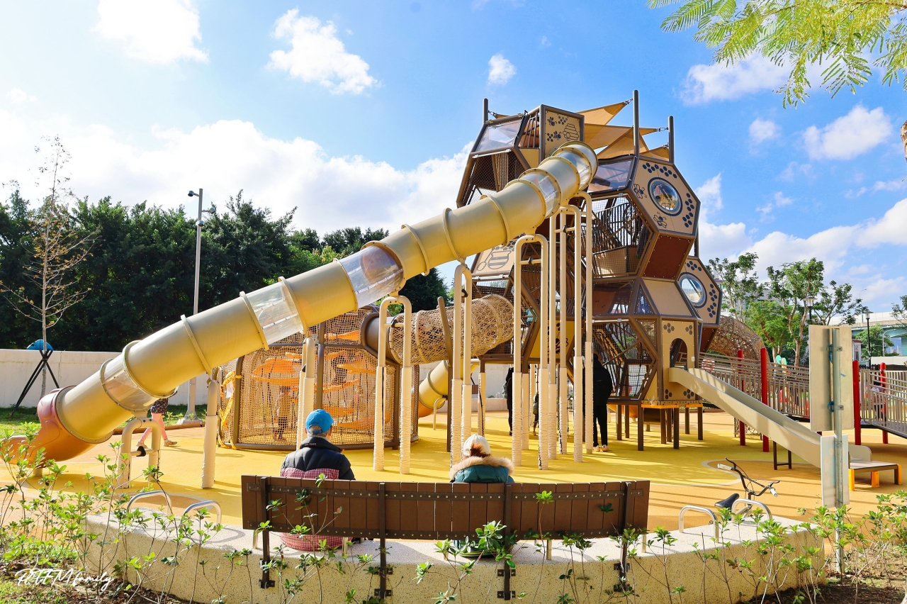 新北最新公園｜新莊快樂公園，蜂巢主題遊戲塔，全齡共享的複合式遊戲場