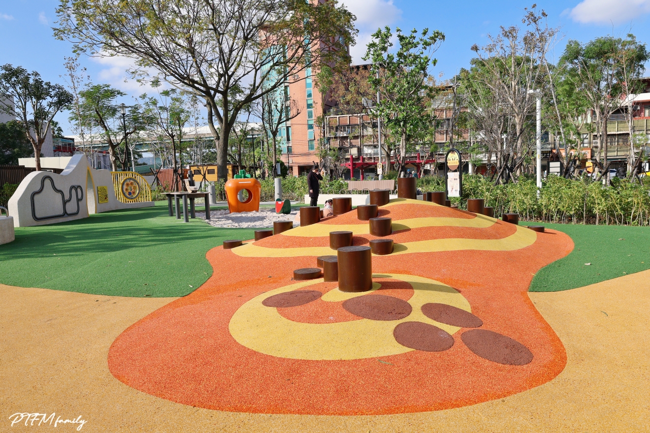 新北最新公園｜新莊快樂公園，蜂巢主題遊戲塔，全齡共享的複合式遊戲場