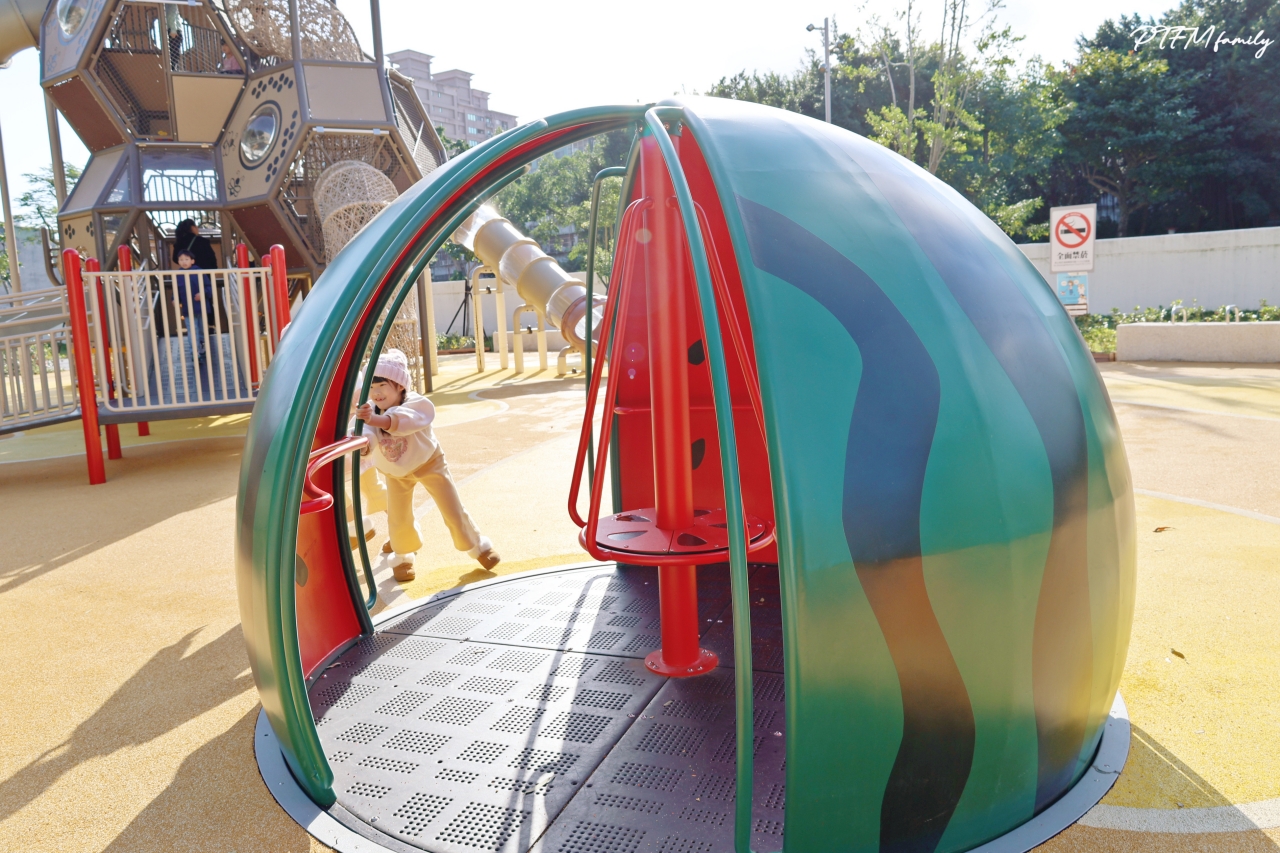 新北最新公園｜新莊快樂公園，蜂巢主題遊戲塔，全齡共享的複合式遊戲場