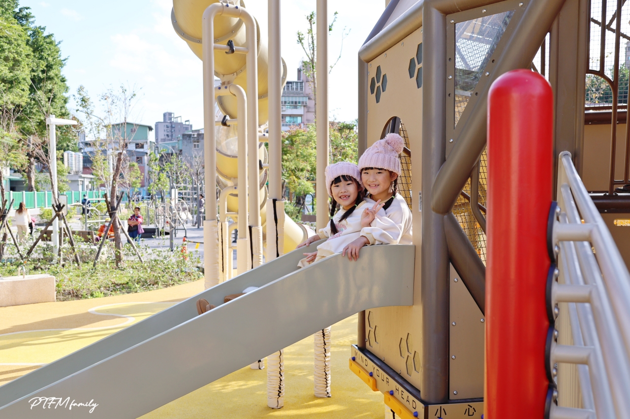 新北最新公園｜新莊快樂公園，蜂巢主題遊戲塔，全齡共享的複合式遊戲場