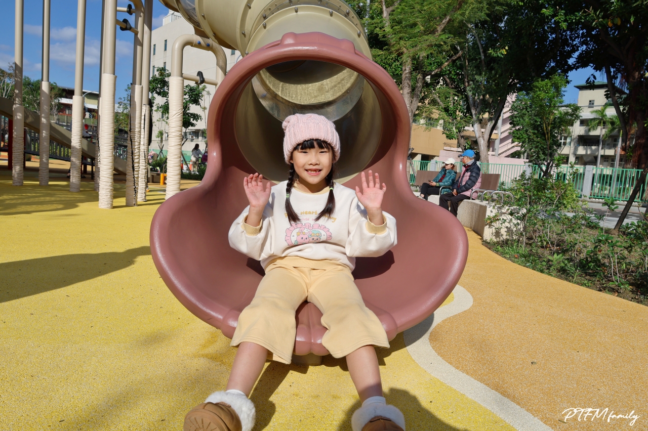 新北最新公園｜新莊快樂公園，蜂巢主題遊戲塔，全齡共享的複合式遊戲場
