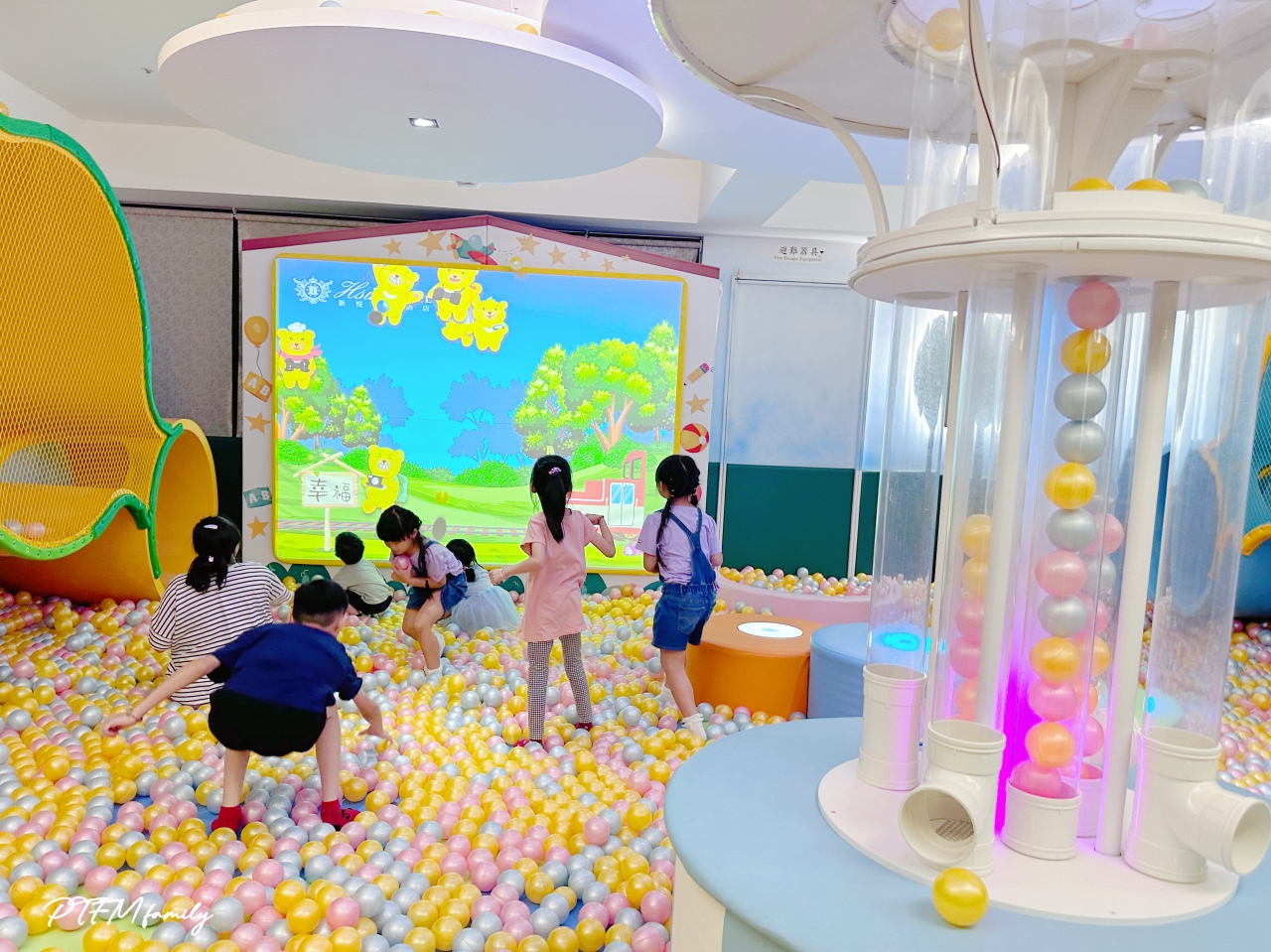 ★嘉義親子住宿推薦★ 新悦花園酒店，暢玩旋轉木馬和遊戲室，雙人房一泊一食$3599起，6歲以下免費入住，鄰近市區方便又好玩的嘉義住宿  (開團中)