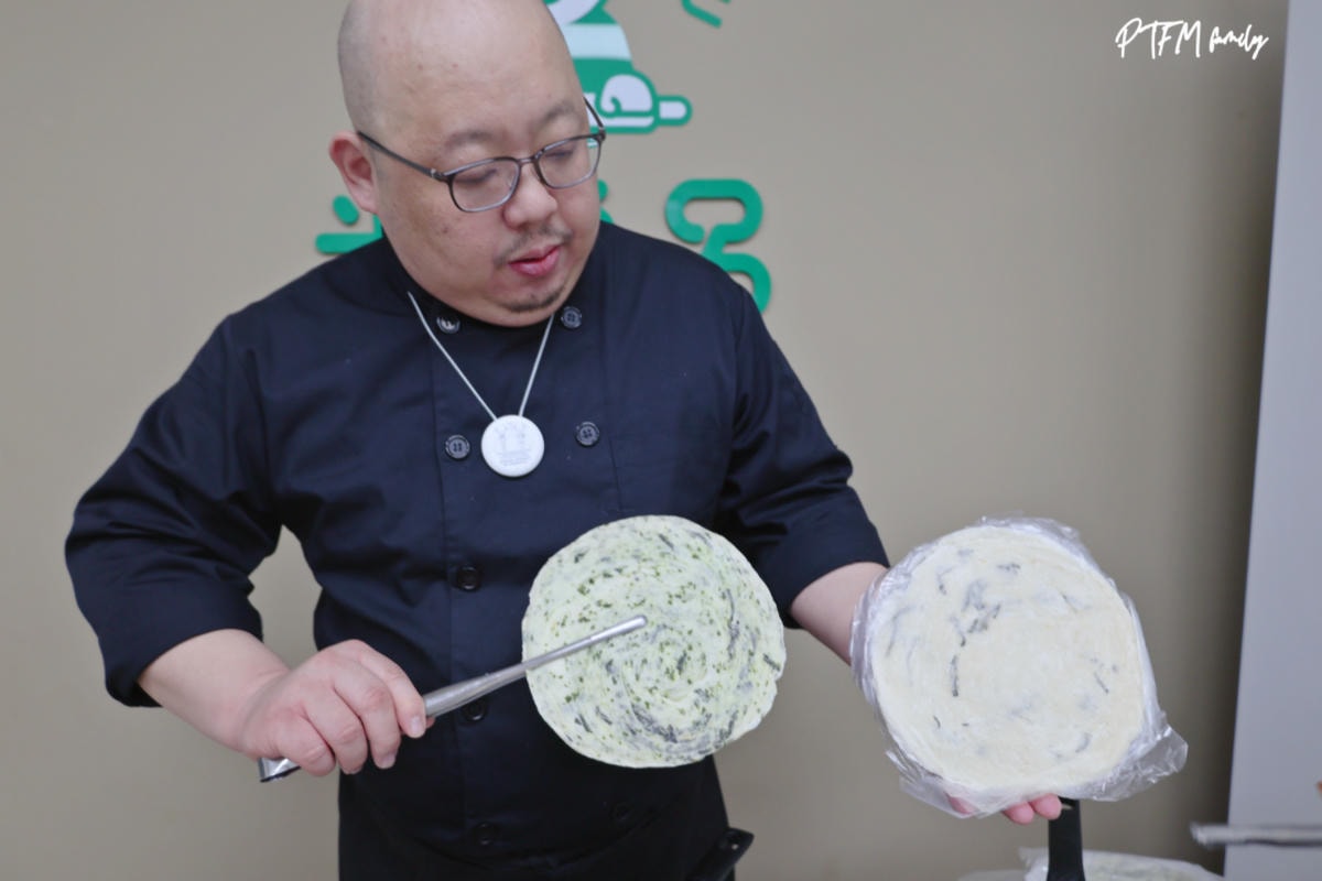 光頭呂蔥抓餅|純手工手擀皮的傳統好味道,工廠門市參觀和DIY抓餅過程 - 第15張圖 光頭呂蔥抓餅|純手工手擀皮的傳統好味道,工廠門市參觀和DIY抓餅過程