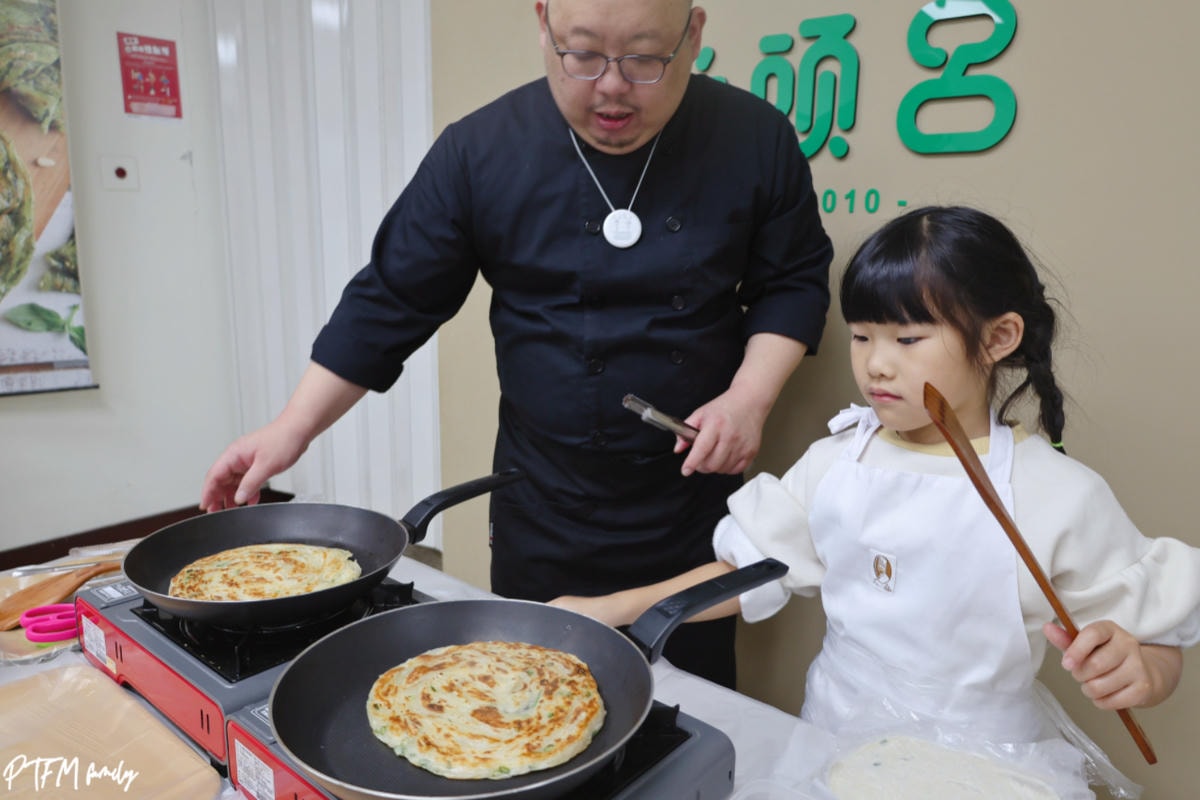 光頭呂蔥抓餅|純手工手擀皮的傳統好味道,工廠門市參觀和DIY抓餅過程 - 第14張圖 光頭呂蔥抓餅|純手工手擀皮的傳統好味道,工廠門市參觀和DIY抓餅過程
