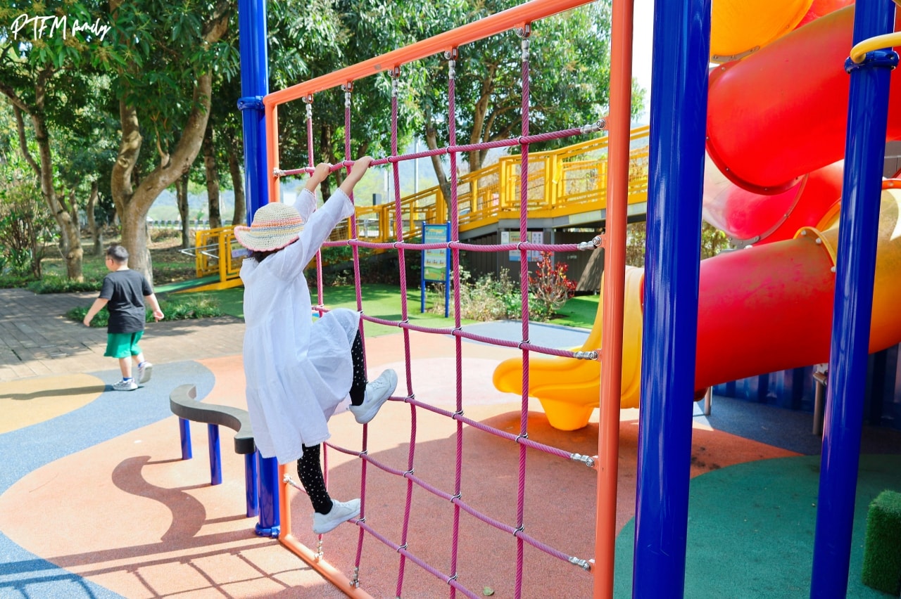 嘉義親子景點｜欣欣水泥森活園，銅板價門票只要$50可以全額折抵，挑戰當一日水泥工、玩DIY水泥多肉盆栽、聽免費導覽和玩互動遊樂設施