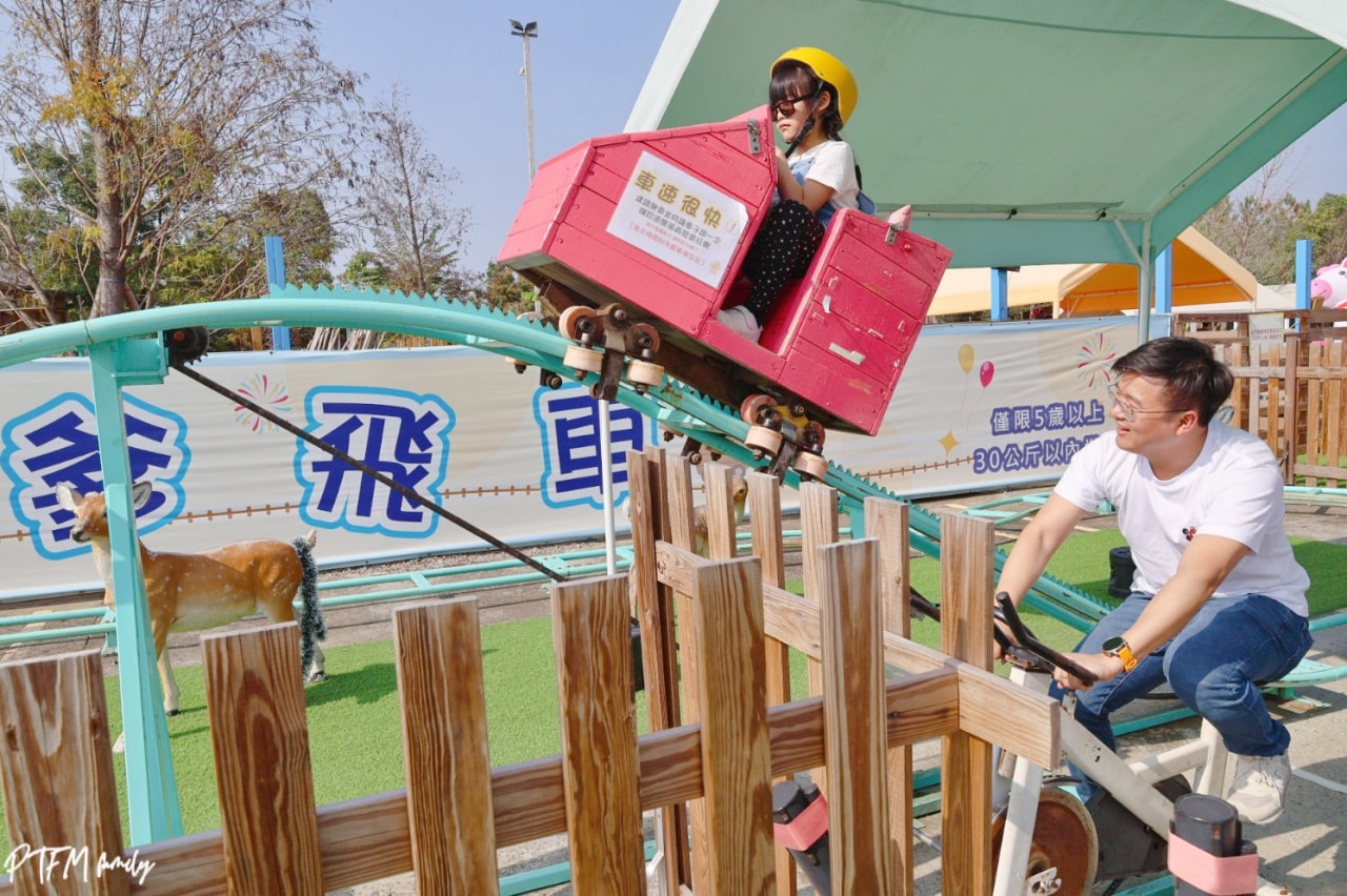 嘉義親子景點｜萌寵村親子樂園，豐富的動物互動玩人力飛車、海盜村還有手搖船可以划