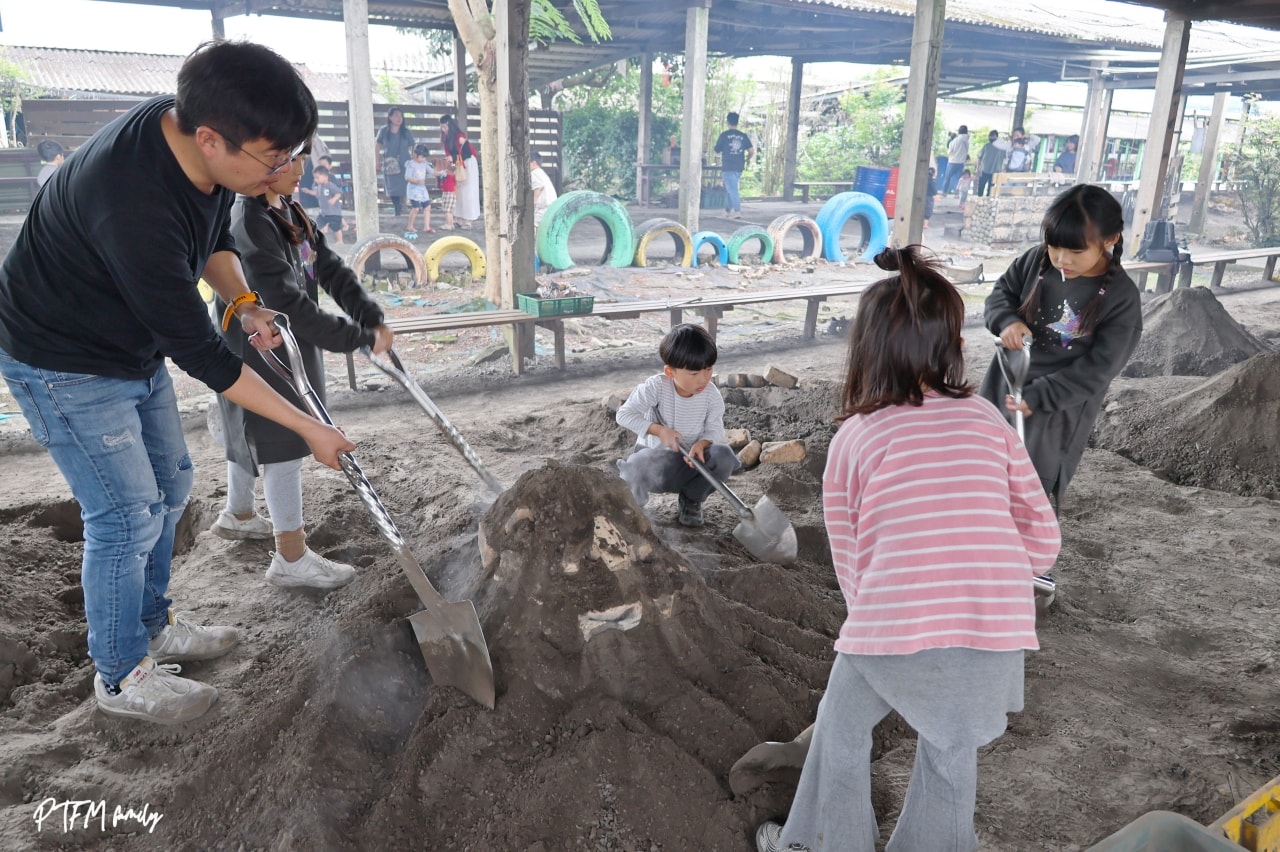 ★宜蘭親子景點★ 廣興農場鴨母寮豬哥窟,玩控窯、摸蜆兼洗褲、餵食動物,還有許多免費玩的復古童玩,很適合宜蘭一日遊安排 - 第10張圖 ★宜蘭親子景點★ 廣興農場鴨母寮豬哥窟,玩控窯、摸蜆兼洗褲、餵食動物,還有許多免費玩的復古童玩,很適合宜蘭一日遊安排