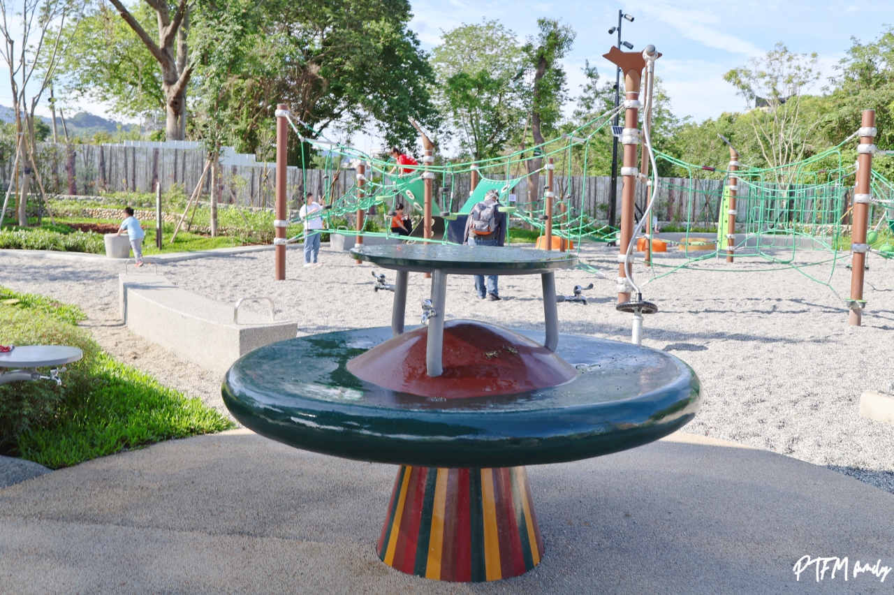 ★台中最新景點★ 東勢獨角仙生態公園，全台唯一的獨角仙公園，以獨角仙為主題打造2大主題遊戲空間設有戲水區，鄰近東勢客家文化園區和東豐自行車道