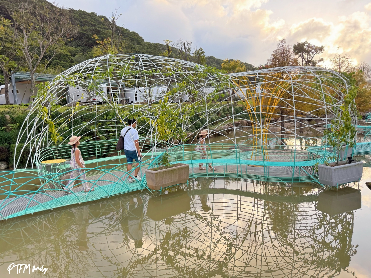 新北玩水景點｜亮山川Lands & Stream Resort Park，萬里一日遊玩水景點，有戲水池、烤肉、動物和生態藝術造景