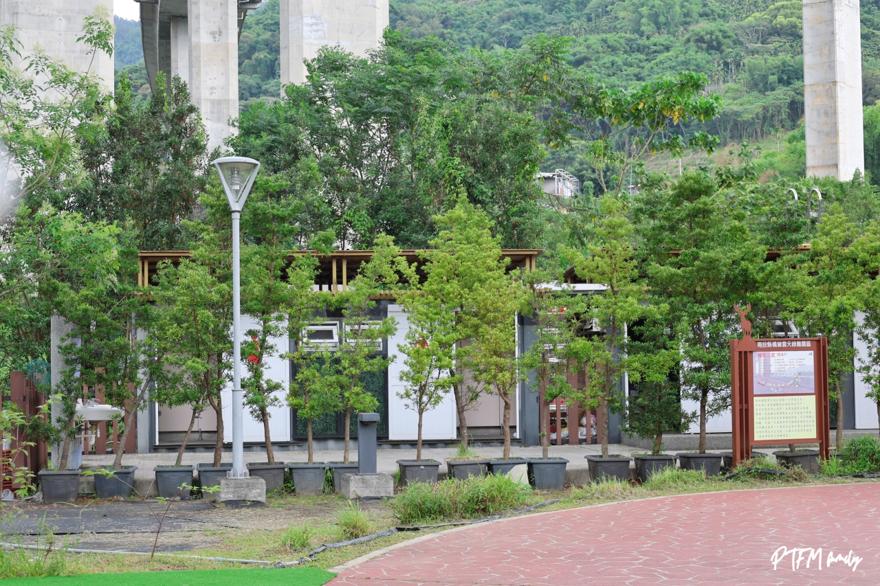 ★南投親子景點★ 橋聳雲天綠雕園區，全齡同樂的山訓挑戰場和賞花步道，是全台公路八景之首，公園很大建議可以帶腳踏車來