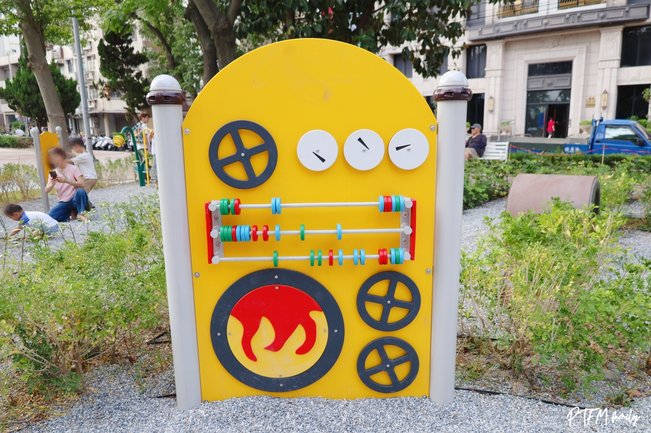 桃園最新公園|平鎮廣達公園,老舊公園翻新奇幻的愛麗絲夢遊仙境主題遊戲場,鄰近交流道5分鐘車程周邊好停車 - 第20張圖 桃園最新公園|平鎮廣達公園,老舊公園翻新奇幻的愛麗絲夢遊仙境主題遊戲場,鄰近交流道5分鐘車程周邊好停車