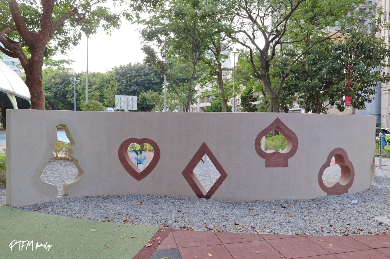 桃園最新公園｜平鎮廣達公園，老舊公園翻新奇幻的愛麗絲夢遊仙境主題遊戲場，鄰近交流道5分鐘車程周邊好停車