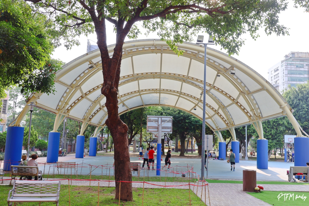 桃園最新公園|平鎮廣達公園,老舊公園翻新奇幻的愛麗絲夢遊仙境主題遊戲場,鄰近交流道5分鐘車程周邊好停車 - 第35張圖 桃園最新公園|平鎮廣達公園,老舊公園翻新奇幻的愛麗絲夢遊仙境主題遊戲場,鄰近交流道5分鐘車程周邊好停車