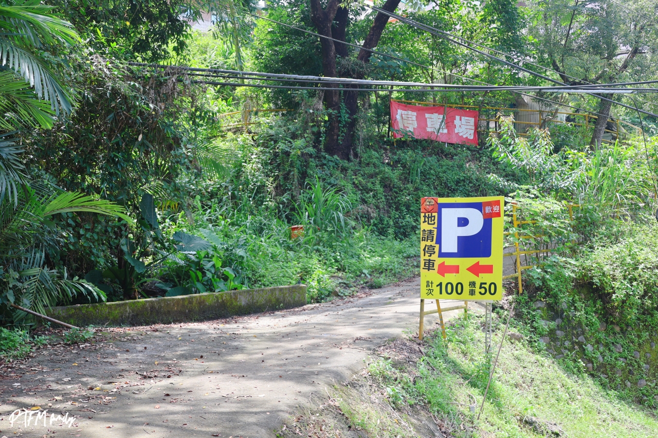 桃園親子景點｜宇內溪戲水區，50元銅板價合法開放的溪流玩水點還有野溪溫泉可以泡(有救生員和盥洗室)，桃園玩水一日遊推薦