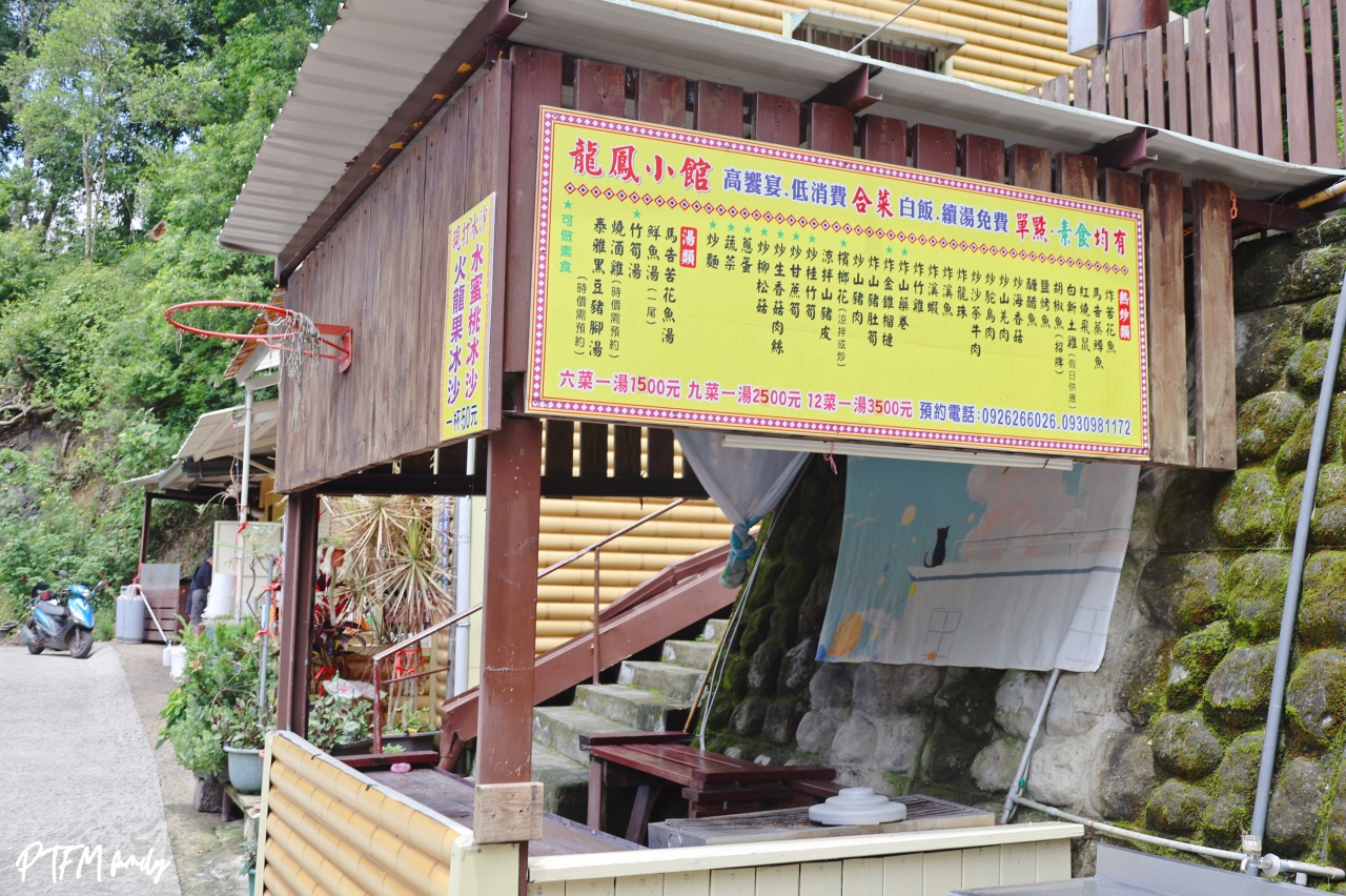 桃園親子景點｜宇內溪戲水區，50元銅板價合法開放的溪流玩水點還有野溪溫泉可以泡(有救生員和盥洗室)，桃園玩水一日遊推薦