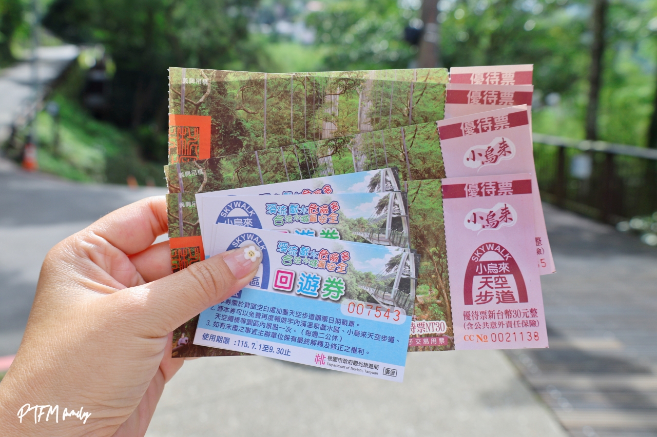 桃園親子景點｜宇內溪戲水區，50元銅板價合法開放的溪流玩水點還有野溪溫泉可以泡(有救生員和盥洗室)，桃園玩水一日遊推薦